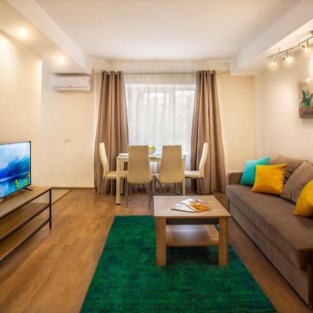 Квартира Поруч Із Палацом Україна Та Ocean Plaza Kijev Kültér fotó